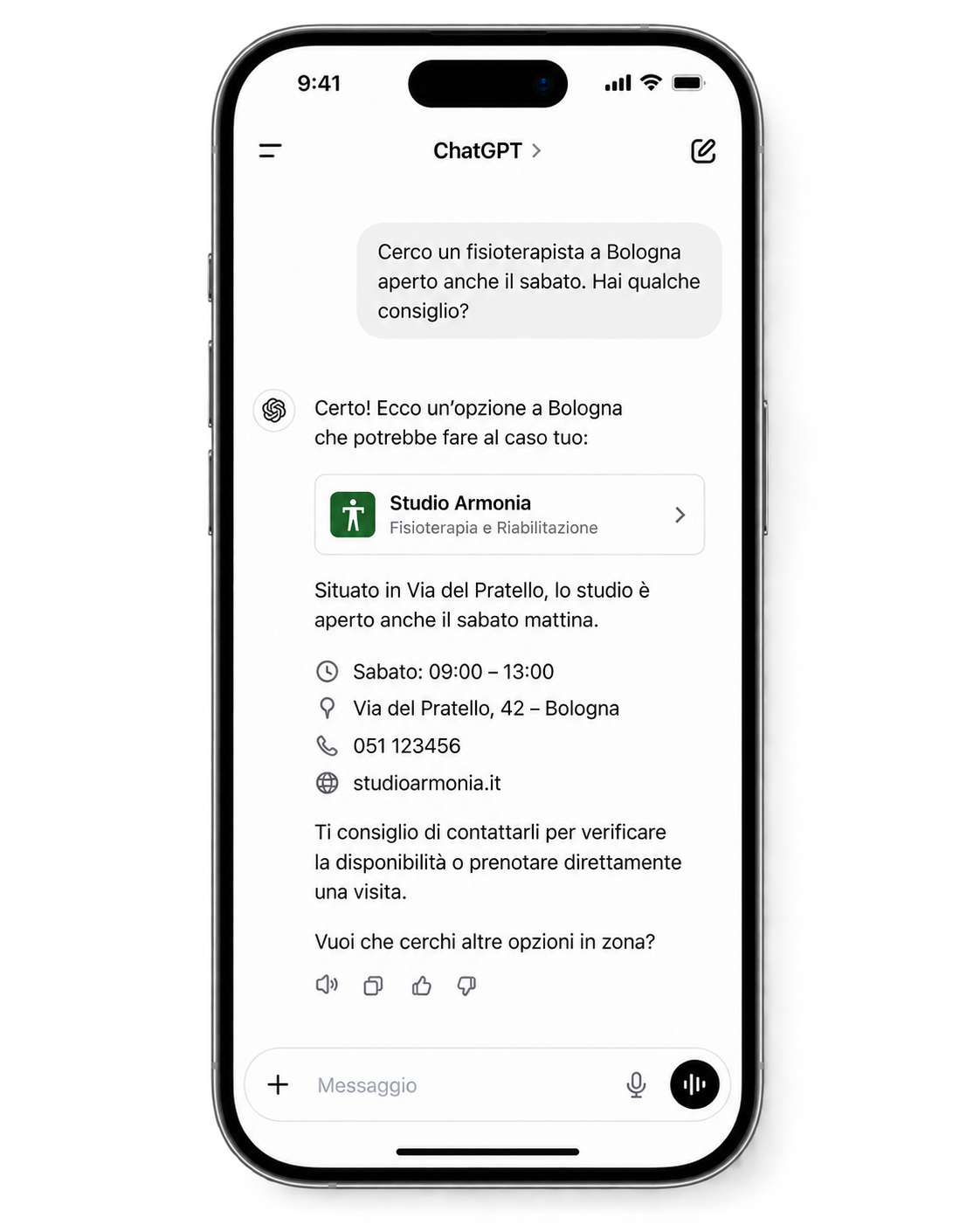 Mockup illustrativo di un iPhone con una conversazione che presenta un’attività locale